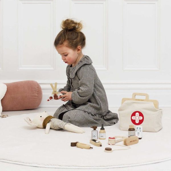 le-toy-van-preschool-10-piece-animal-vet-pretend-play-set-1153095535_720x-2 le-toy-van-preschool-10-piece-animal-vet-pretend-play-set-1153095535_720x-2