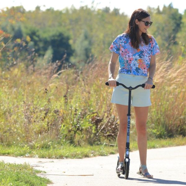 micro-kickboard-outdoor-micro-classic-scooter-black-neochrome-32481359429719_720x-3 micro-kickboard-outdoor-micro-classic-scooter-black-neochrome-32481359429719_720x-3